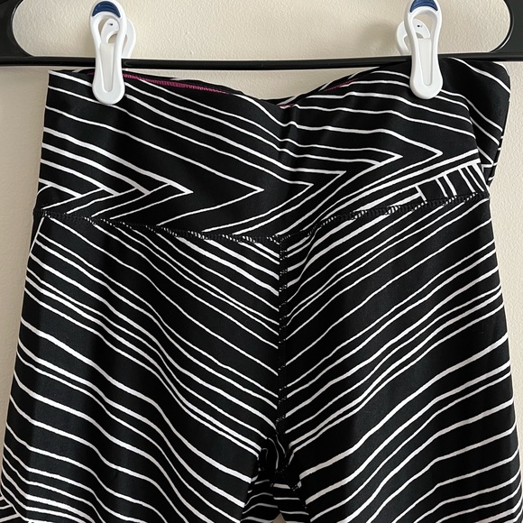 Calvin Klein Performance Leggings Size Medium - Picture 4 of 9